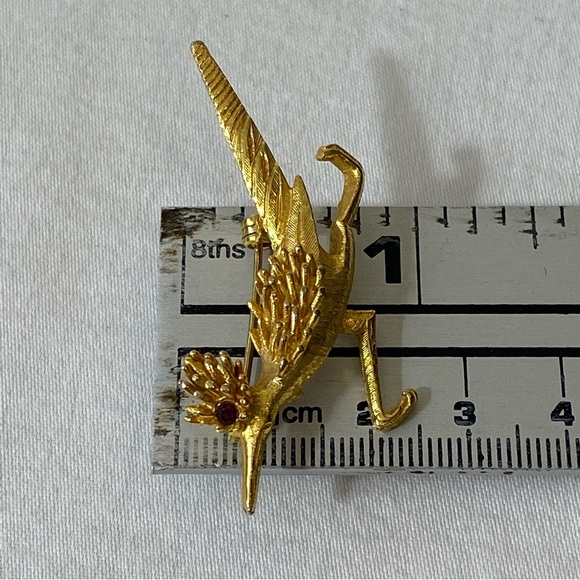 Glamour PHX Gold Colored Roadrunner Brooch Pin Signed Red Eye - Picture 5 of 7